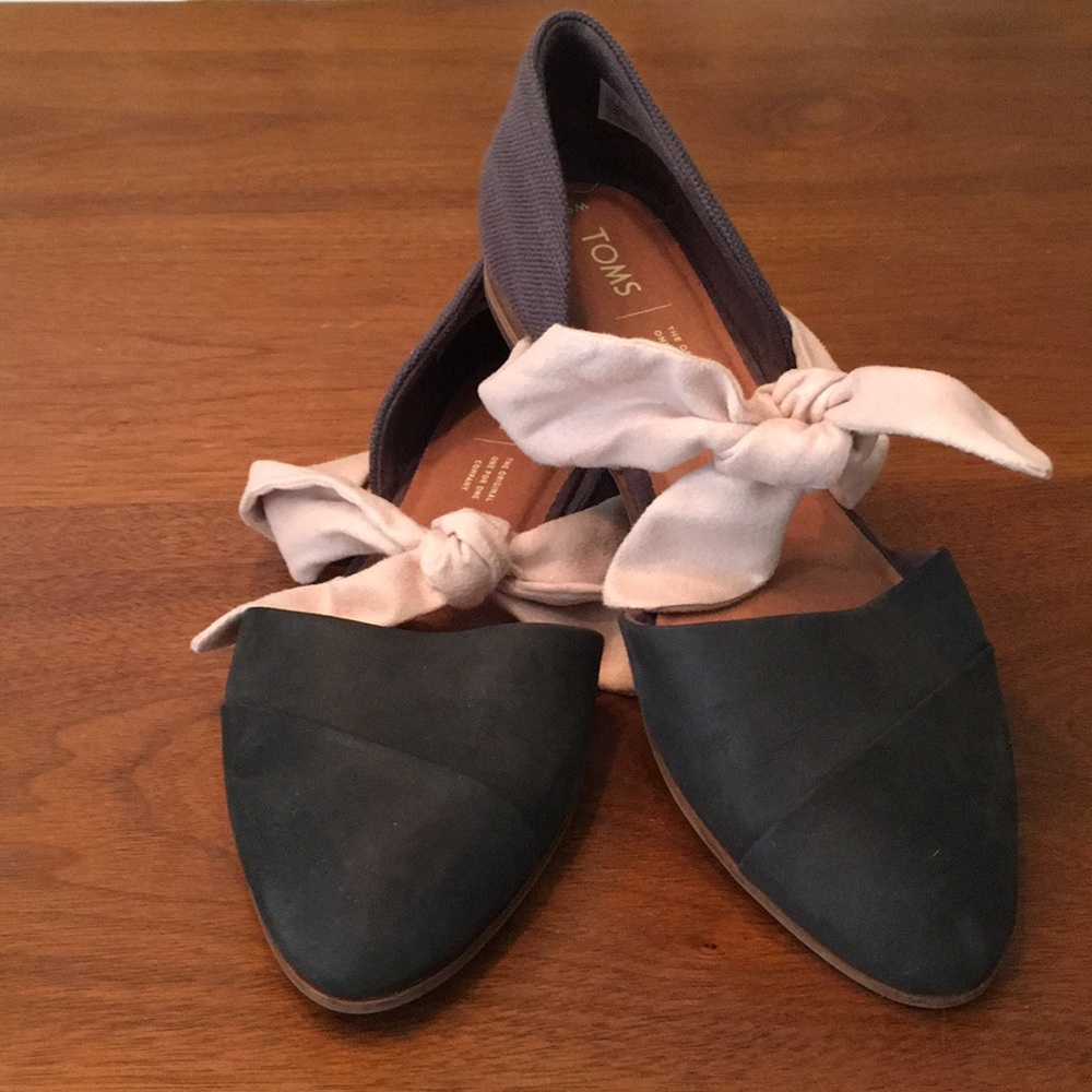 Toms ballet flats with pink bow